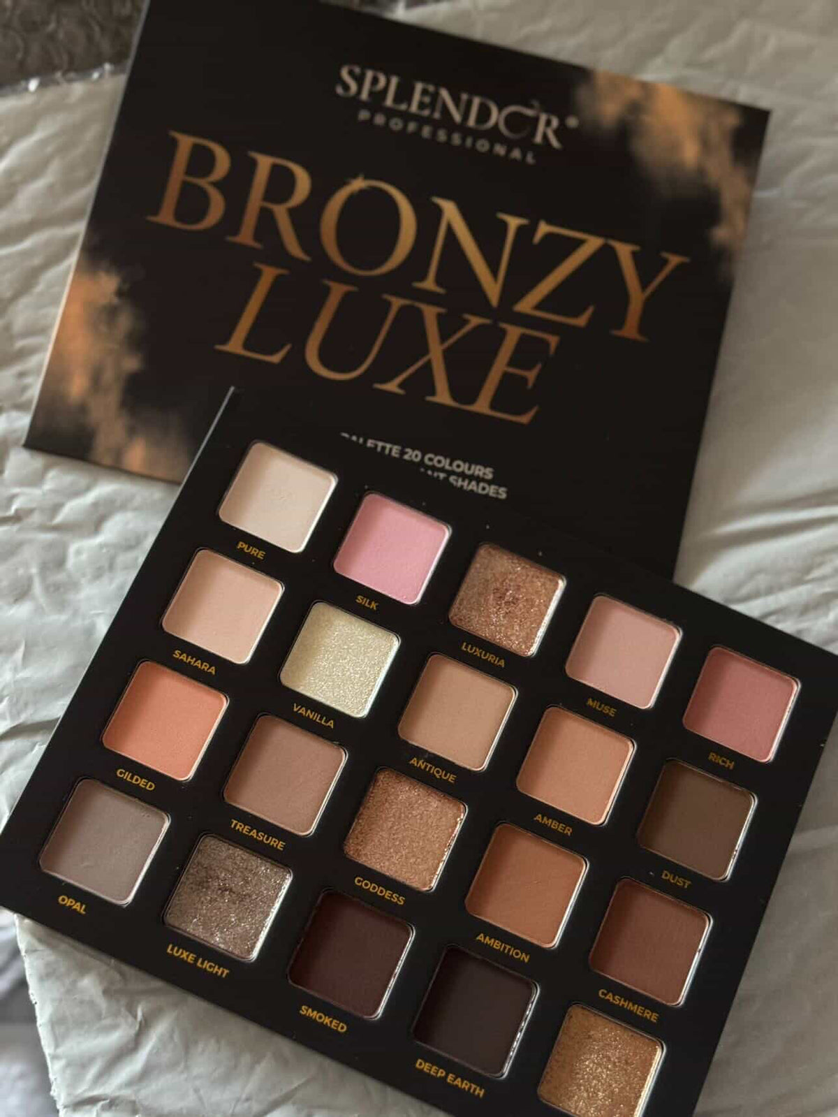 Paleta 20 farduri BRONZY LUXE SPLENDOR culori pigmentate si vibrante