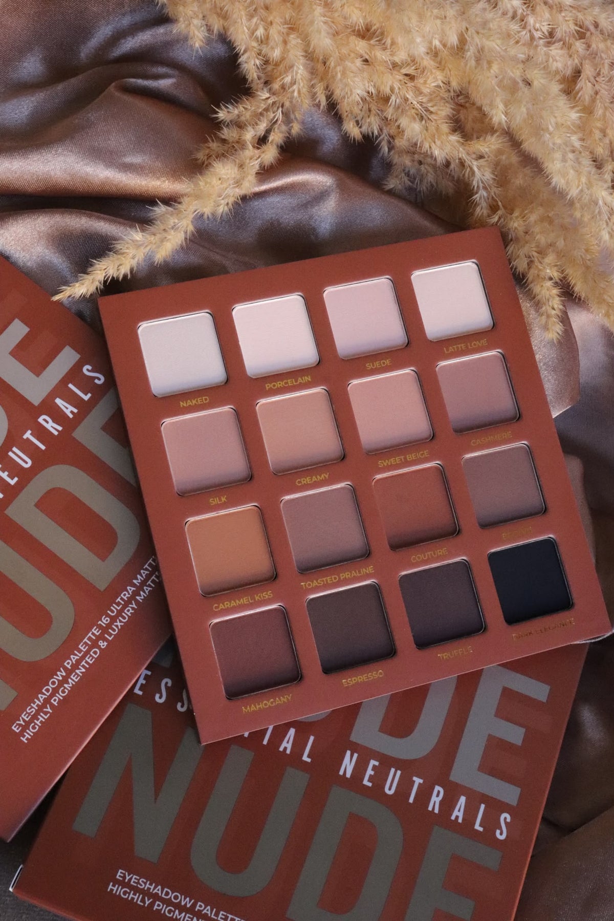Paleta 16 farduri NUDE ESSENTIAL NEUTRALS SPLENDOR culori pigmentate si vibrante